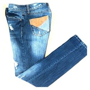 Distressed straight-cut jeans w/patch pockets